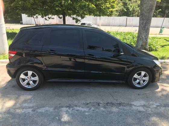 MERCEDES-BENZ B 180 1.7 FAMILY PLUS 8V GASOLINA 4P AUTOMÁTICO